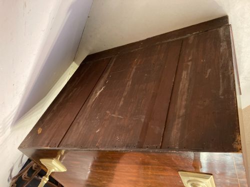 ANTIQUE SERPENTINE MAHOGANY CHEST OF DRAWERS - ADDITIONAL PHOTO 6