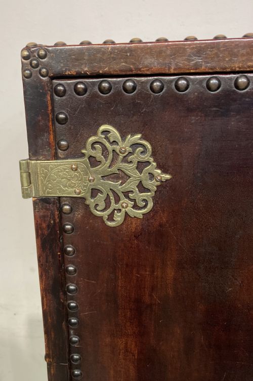 ANTIQUE OAK LEATHER BOUND COCKTAIL CABINET - ADDITIONAL PHOTO 2