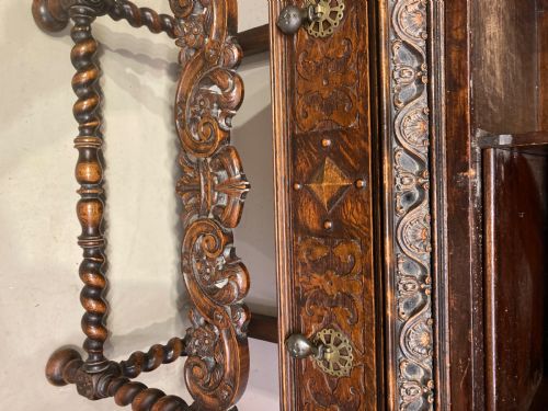 ANTIQUE OAK LEATHER BOUND COCKTAIL CABINET - ADDITIONAL PHOTO 4
