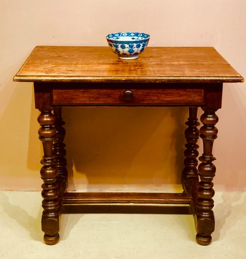 17th century walnut side table - CATEGORY: ANTIQUE TABLES - DATED 17TH CENTURY