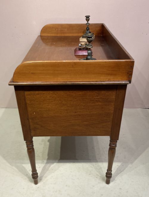 LATE GEORGIAN MAHOGANY DRESSING TABLE - ADDITIONAL PHOTO 3