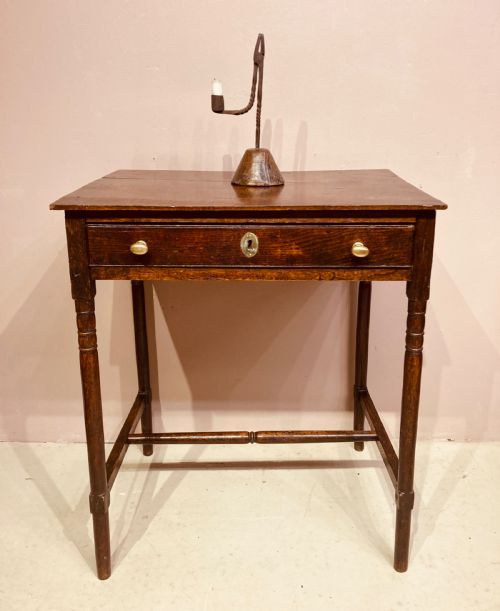 georgian oak turned leg side table - CATEGORY: ANTIQUE TABLES - DATED GEORGIAN