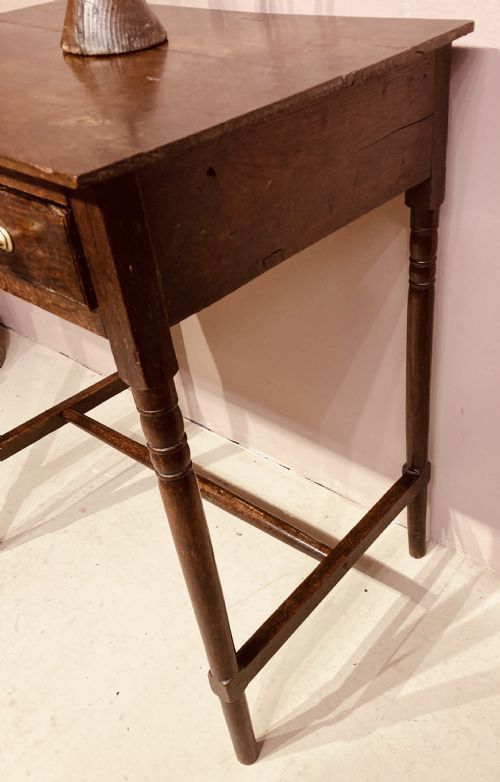 GEORGIAN OAK TURNED LEG SIDE TABLE - ADDITIONAL PHOTO 1
