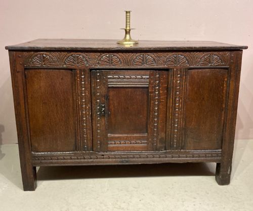 charles ii carved oak cupboard - CATEGORY: ANTIQUE FURNITURE - DATED 17TH CENTURY