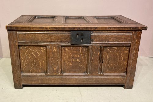 small 17th century oak coffer - CATEGORY: ANTIQUE CHESTS - DATED 17TH CENTURY