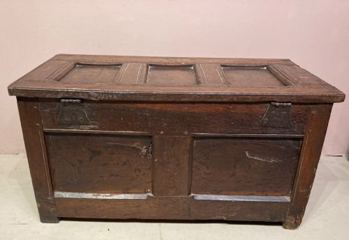 SMALL 17TH CENTURY OAK COFFER - ADDITIONAL PHOTO 5