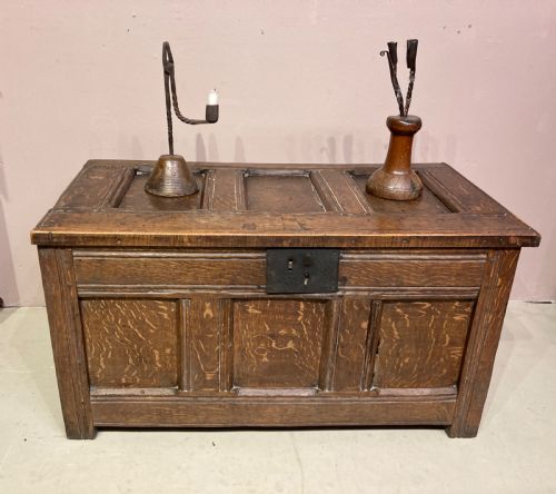 SMALL 17TH CENTURY OAK COFFER - ADDITIONAL PHOTO 6