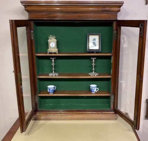 SMALL VICTORIAN MAHOGANY GLAZED DOOR HANGING CABINET - ADDITIONAL PHOTO 3