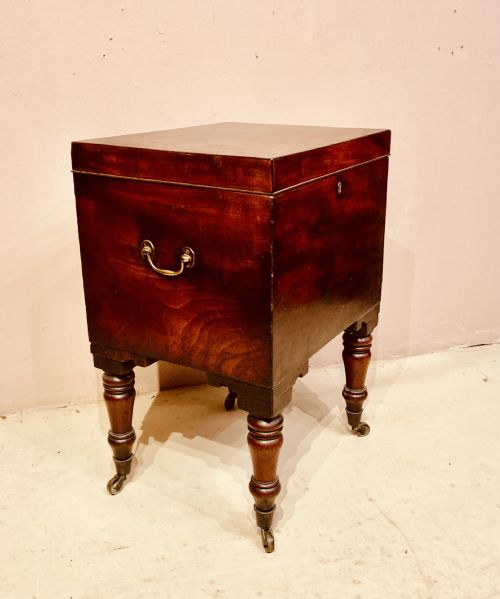 georgian mahogany cellarette - CATEGORY: ANTIQUE MISCELLANEOUS - DATED GEORGIAN