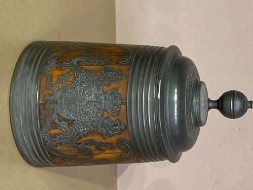 SWEDISH COMMEMORATIVE OAK AND PEWTER DAUBENKRUG TANKARD - ADDITIONAL PHOTO 2