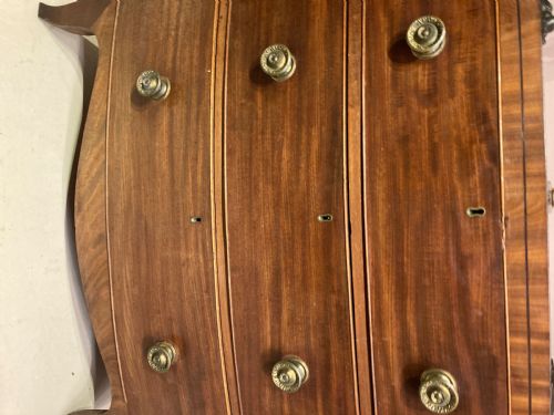 GEORGIAN MAHOGANY BOW FRONTED CHEST OF DRAWERS - ADDITIONAL PHOTO 1