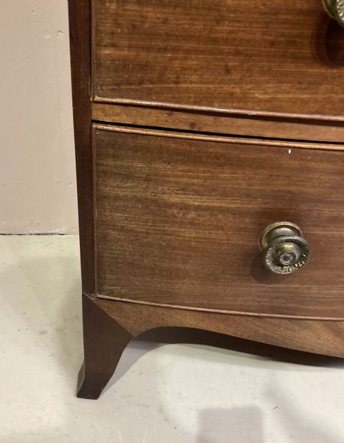 GEORGIAN MAHOGANY BOW FRONTED CHEST OF DRAWERS - ADDITIONAL PHOTO 2