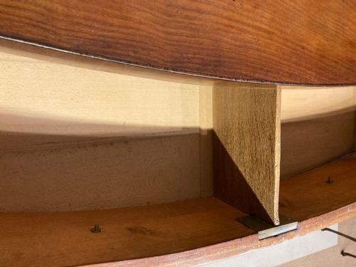 GEORGIAN MAHOGANY BOW FRONTED CHEST OF DRAWERS - ADDITIONAL PHOTO 5