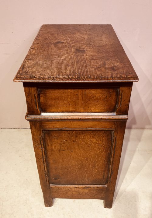 SMALL 19TH CENTURY LOW OAK CUPBOARD - ADDITIONAL PHOTO 2