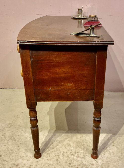GEORGIAN MAHOGANY BOW FRONTED SIDE TABLE - ADDITIONAL PHOTO 2