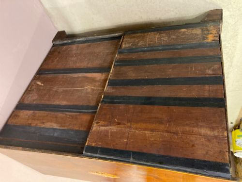 ANTIQUE IRISH MAHOGANY CHEST OF TEN DRAWERS - ADDITIONAL PHOTO 3