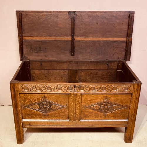 17TH CENTURY CARVED OAK COFFER - ADDITIONAL PHOTO 1