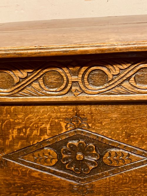 17TH CENTURY CARVED OAK COFFER - ADDITIONAL PHOTO 2