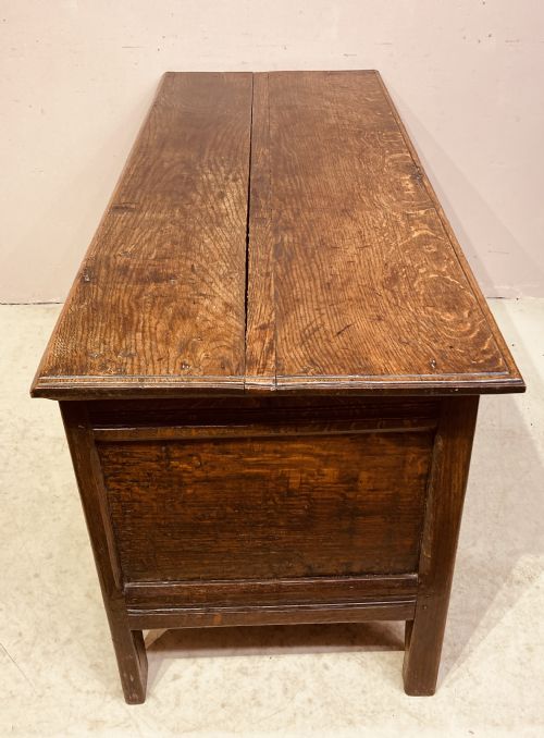 17TH CENTURY CARVED OAK COFFER - ADDITIONAL PHOTO 7