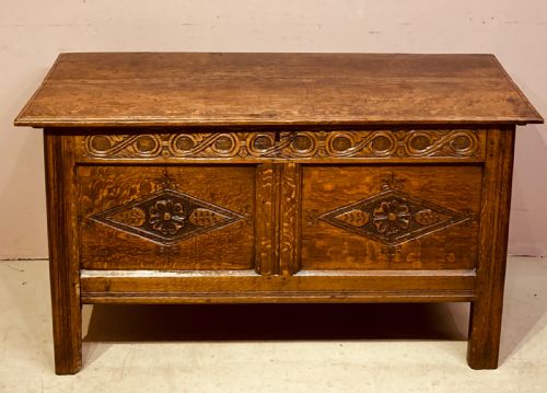 17TH CENTURY CARVED OAK COFFER - ADDITIONAL PHOTO 8