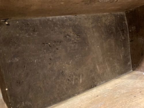 A 17TH CENTURY OAK SIX PLANK BOX - ADDITIONAL PHOTO 8