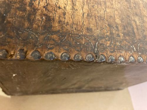 A 17TH CENTURY OAK SIX PLANK BOX - ADDITIONAL PHOTO 2