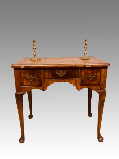 georgian walnut lowboy - CATEGORY: ANTIQUE FURNITURE - DATED 18TH CENTURY