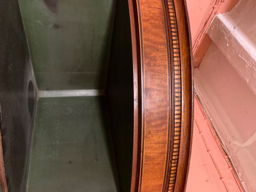 GEORGIAN MAHOGANY BOW FRONTED MAHOGANY HANGING CORNER CUPBOARD - ADDITIONAL PHOTO 3