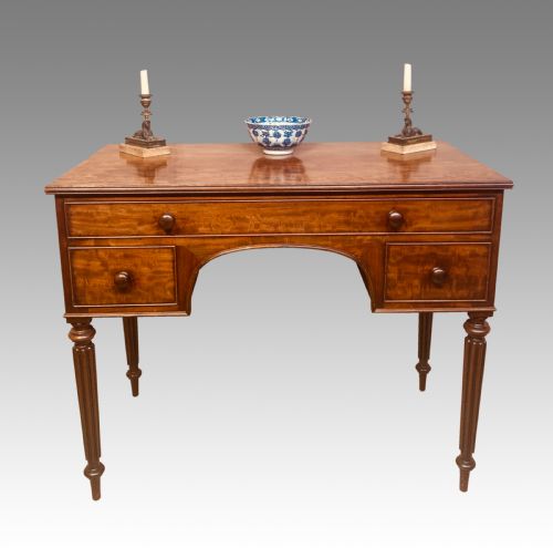 SMALL GEORGIAN MAHOGANY SIDEBOARD MANNER OF GILLOWS - ADDITIONAL PHOTO 6
