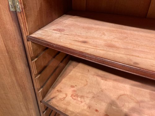 GEORGIAN MAHOGANY BOW FRONTED LINEN CUPBOARD - ADDITIONAL PHOTO 3