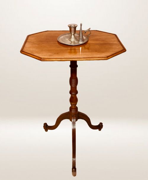 GEORGIAN MAHOGANY LAMP TABLE