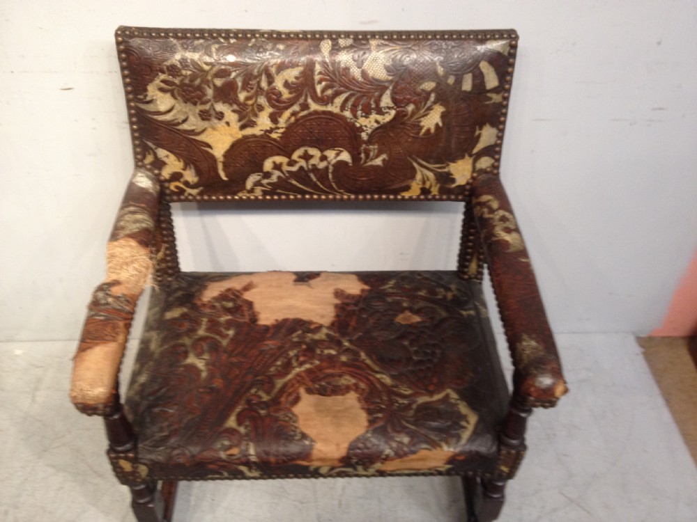 17th century oak armchair. View IV