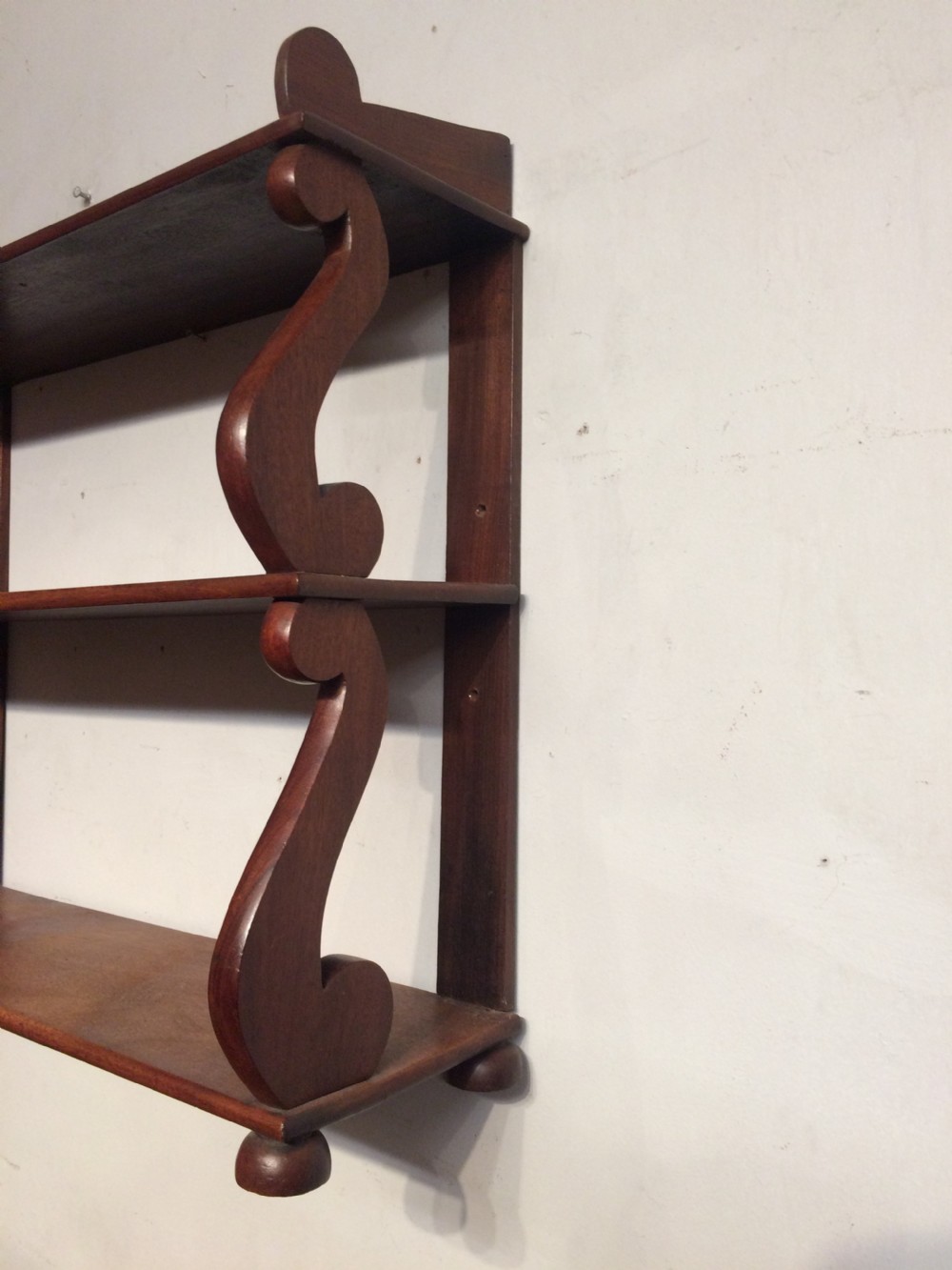 Set of Regency mahogany hanging shelves. View IV