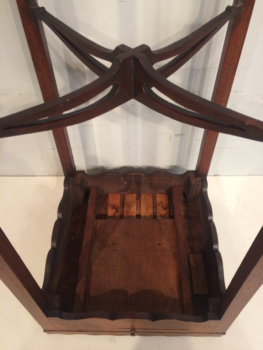 !9th century mahogany wine table with candle slide, View VII