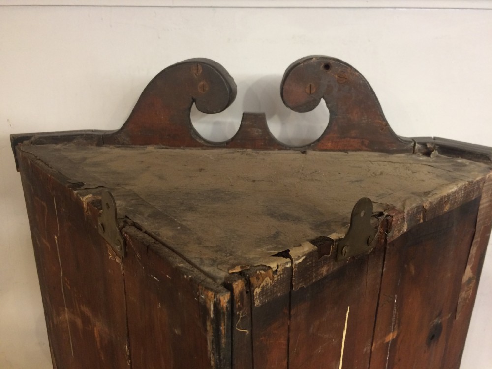 Georgian burr walnut hanging corner cupboard. View VIII
