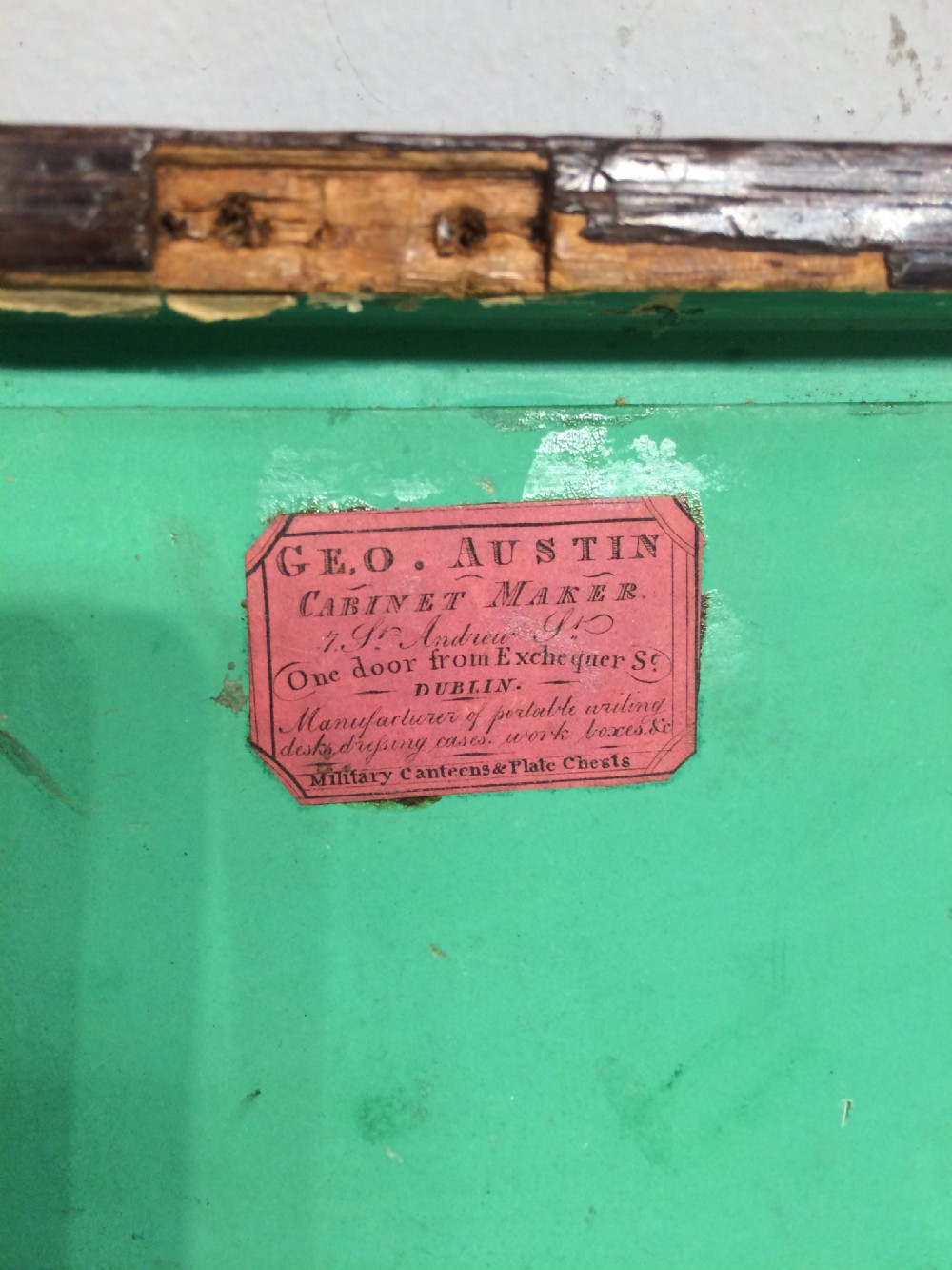 19th century Irish burr yew and rosewood workbox. View VIII