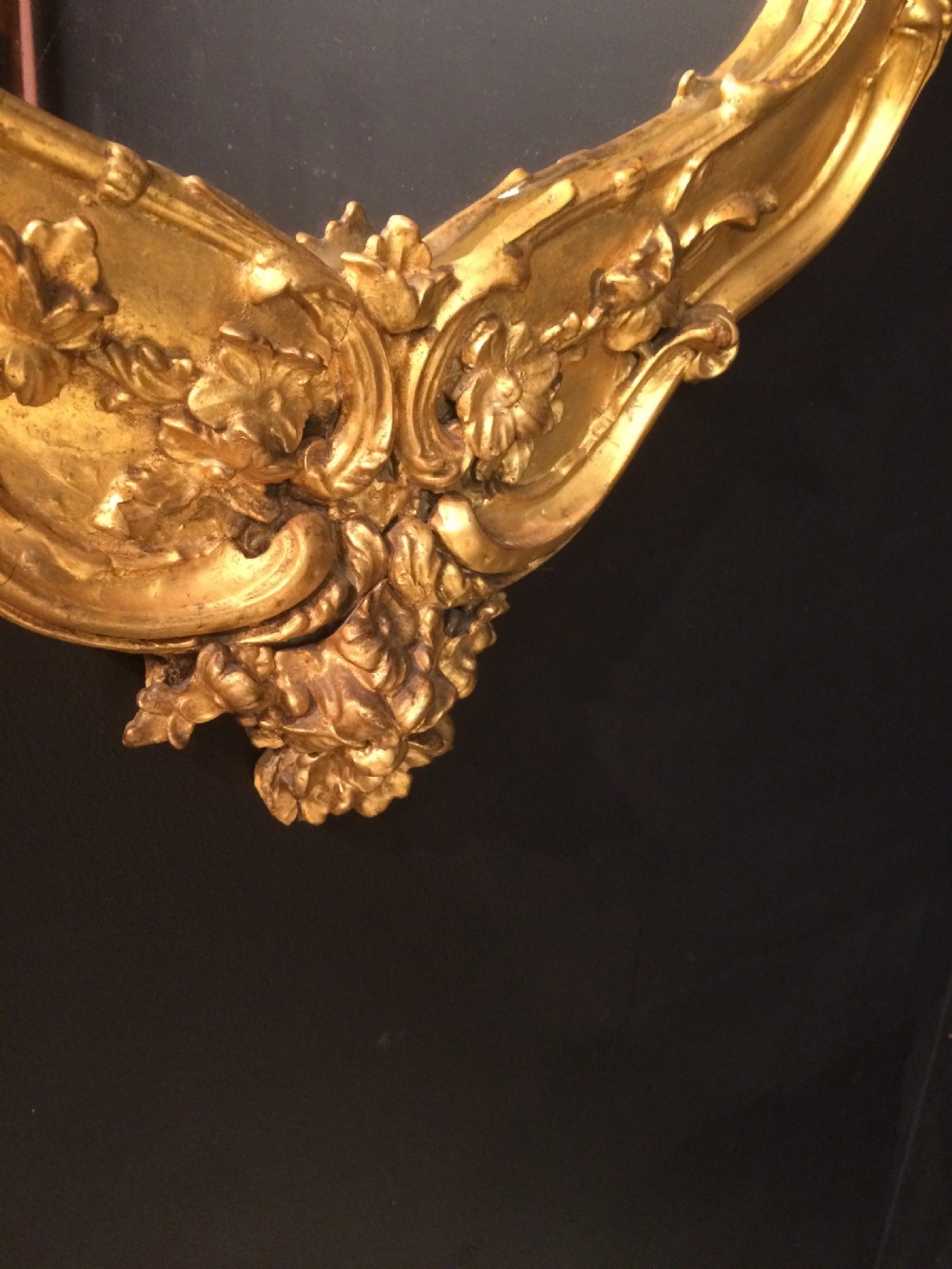 19th century oval carved giltwood mirror. View IV