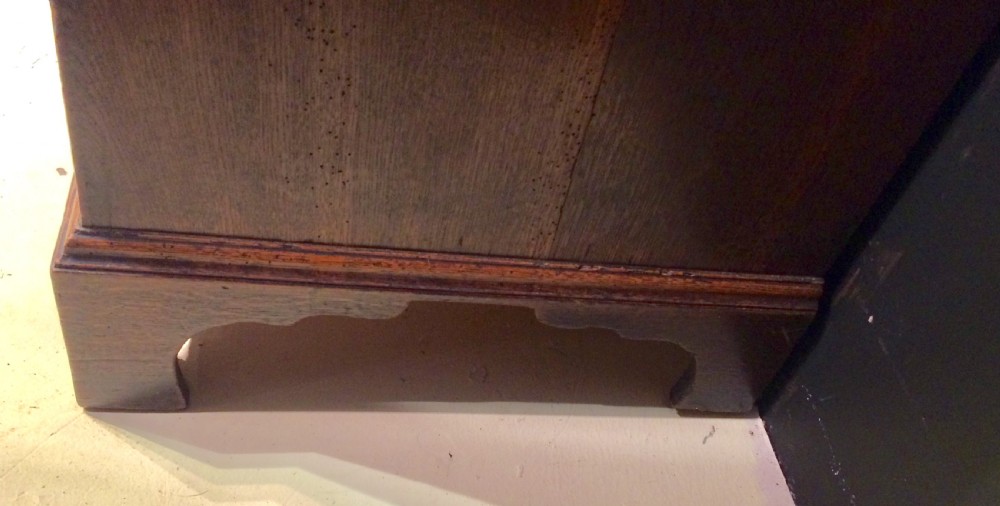 Georgian oak chest of drawers. View III