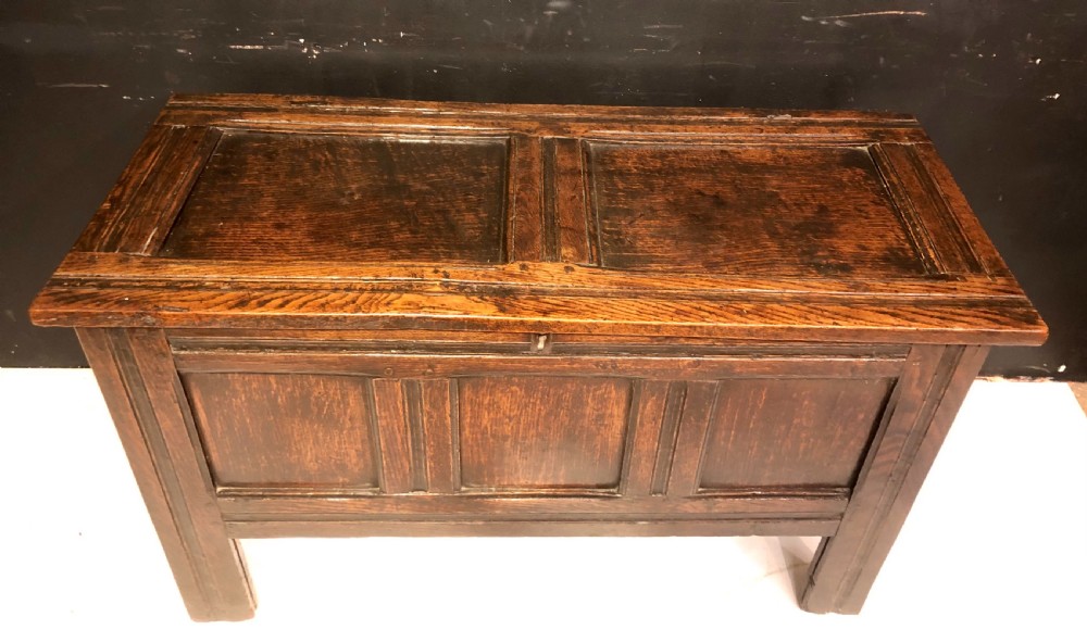 17th century Welsh oak coffer. View III