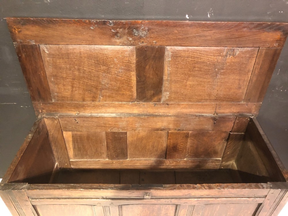 17th century Welsh oak coffer. View IV