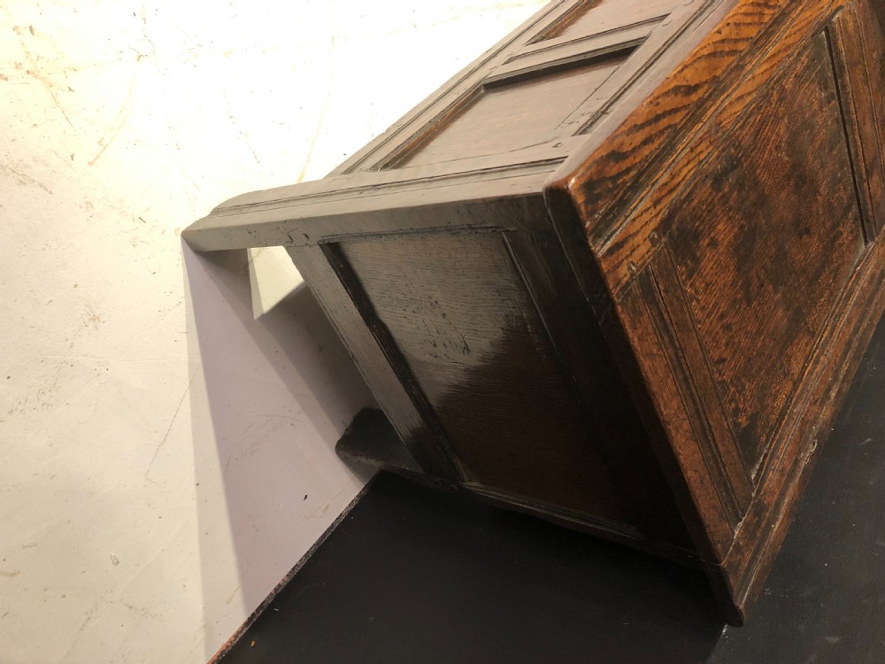17th century Welsh oak coffer. View V