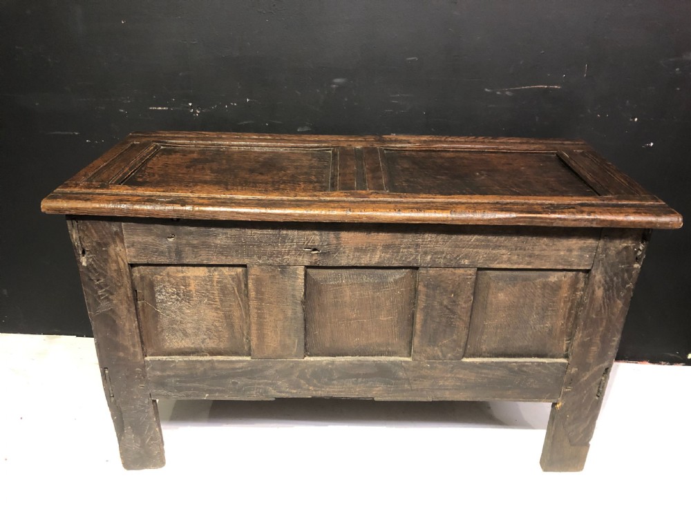 17th century Welsh oak coffer. View VI