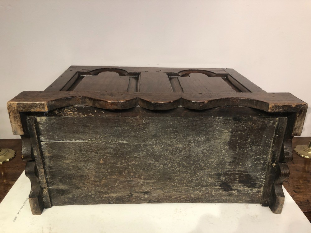 Antique Welsh oak coffer bach. View VII