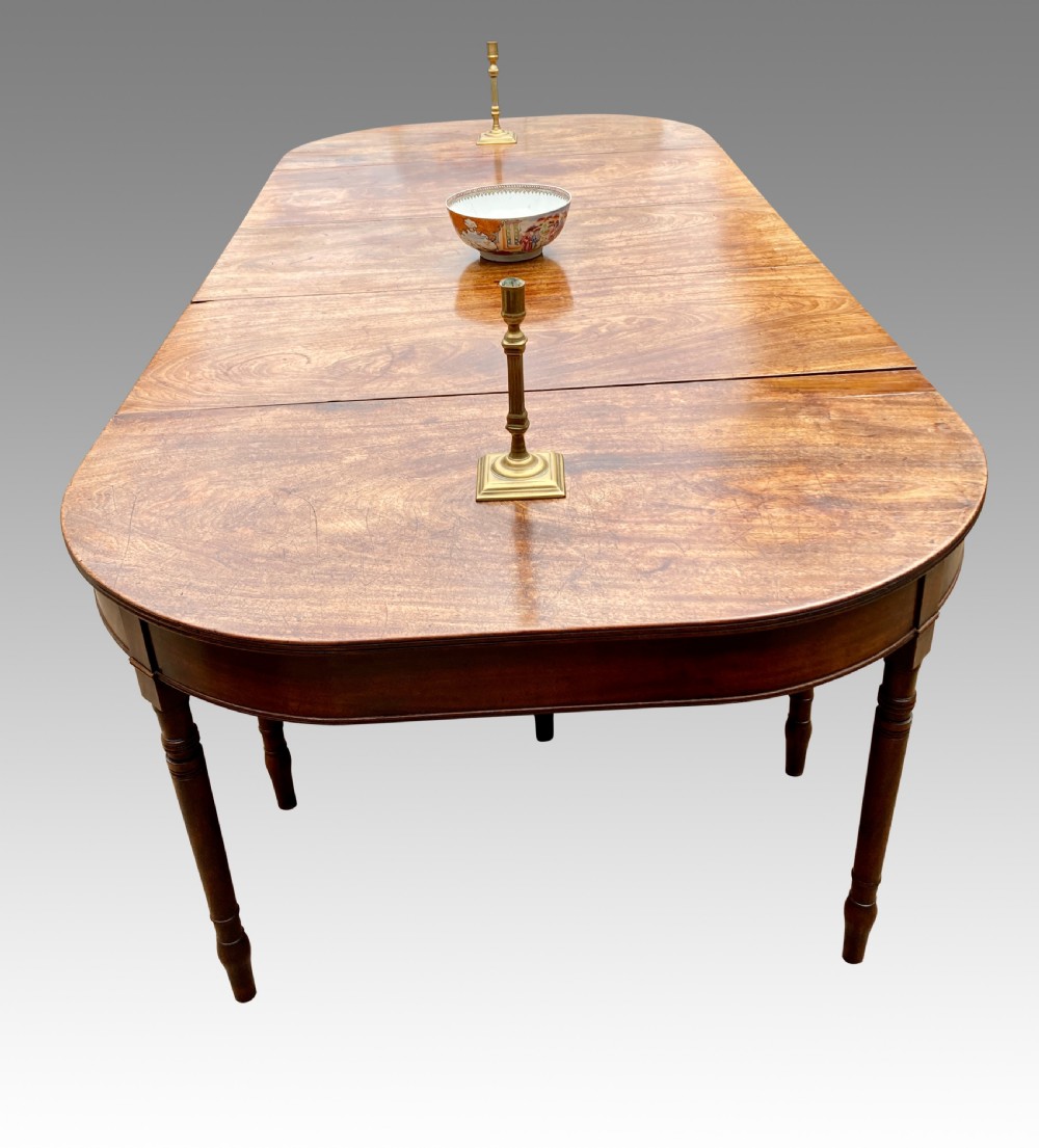 Georgian mahogany dining table.