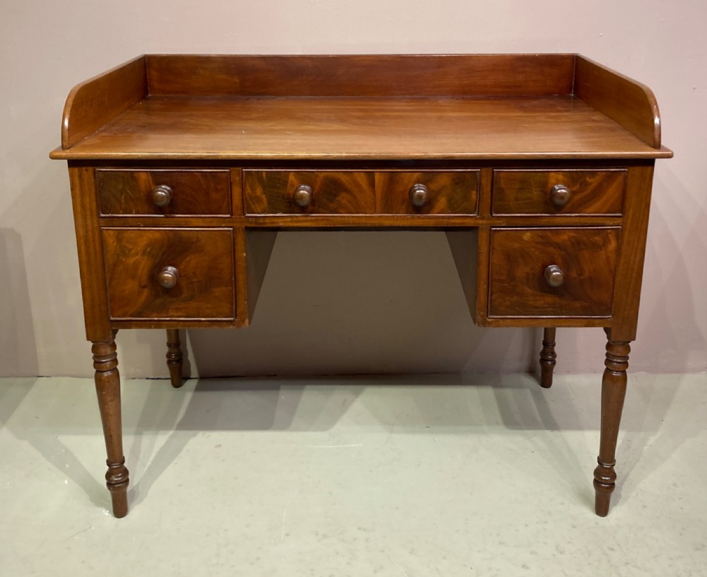 Late Georgian mahogany dressing table.