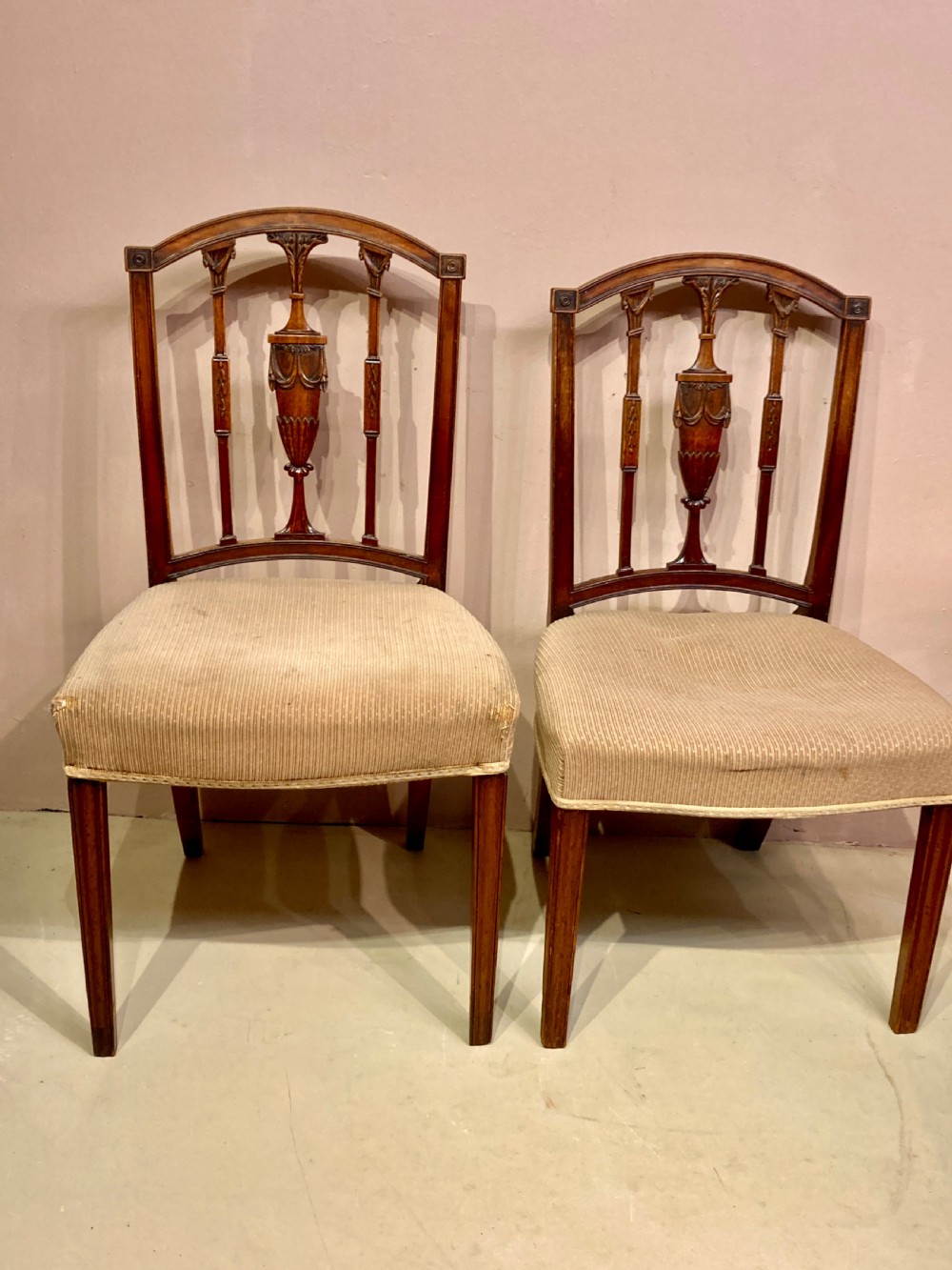 Set of 6 carved Hepplewhite mahogany dining chairs. View VII