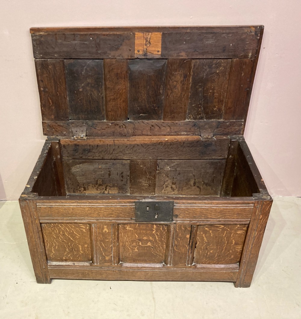 Small 17th century oak coffer. View III