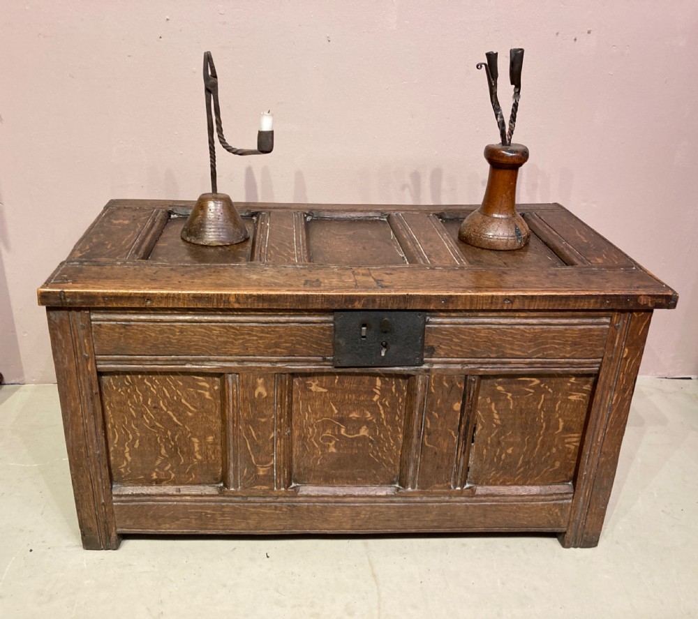 Small 17th century oak coffer. View VII