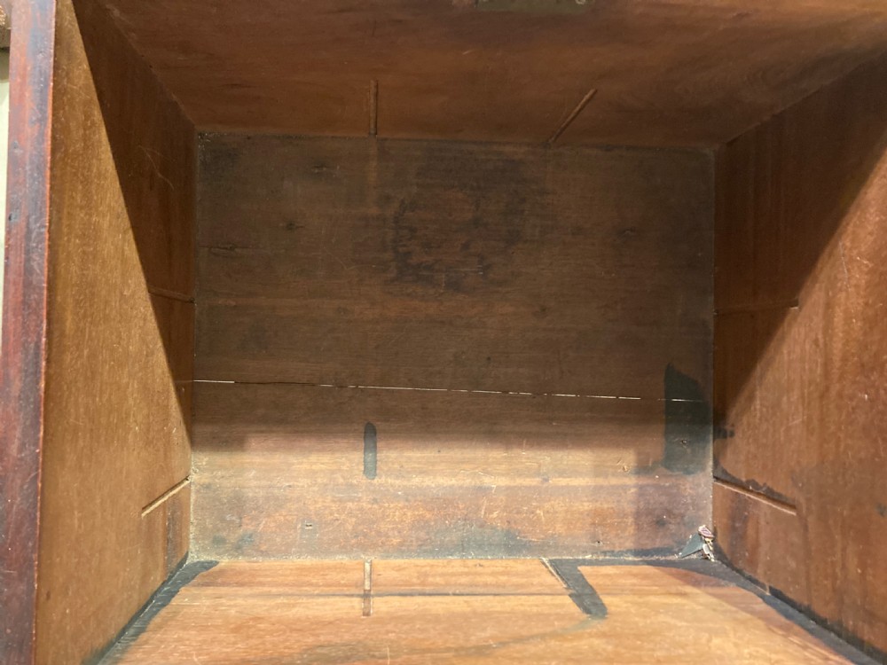 Georgian mahogany cellarette. View VI