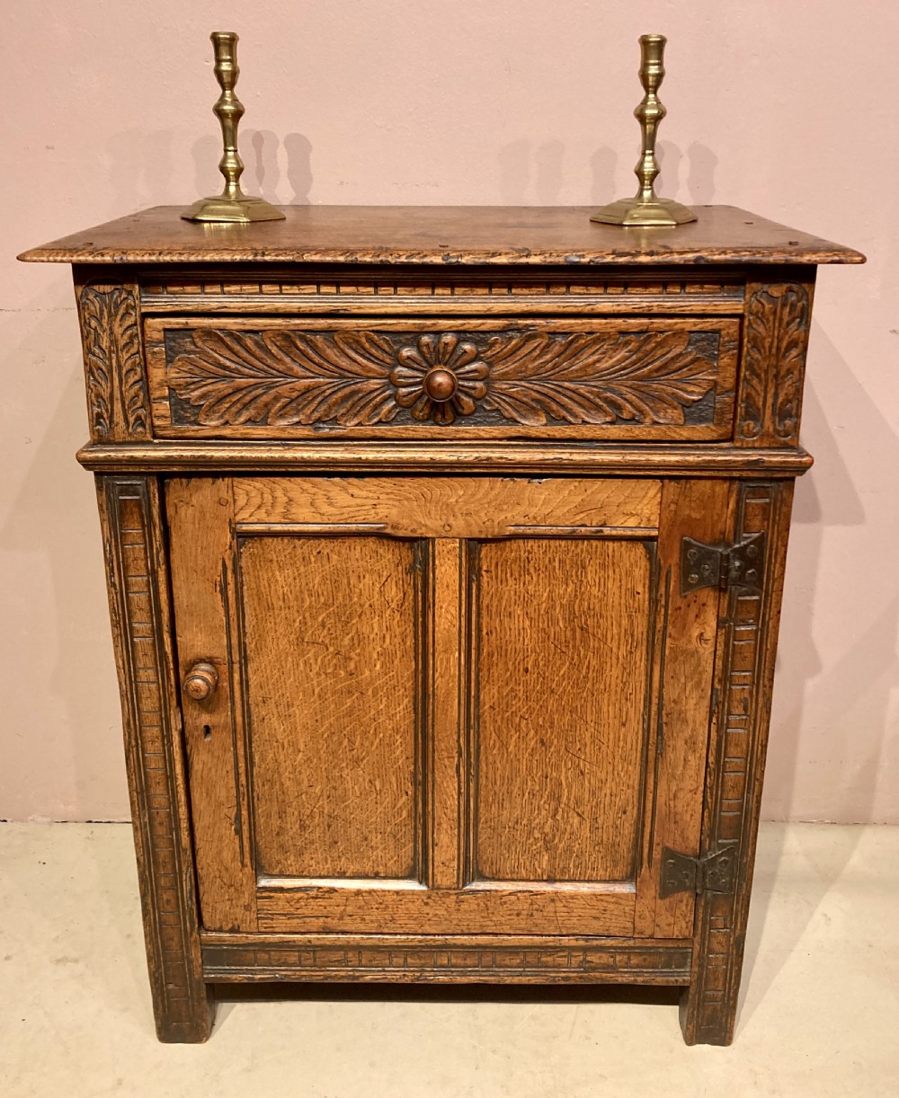 Small 19th century low oak cupboard.
